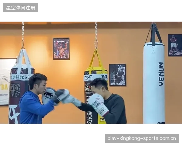 职业拳击选手强化组合拳节奏变化，提高进攻多样性